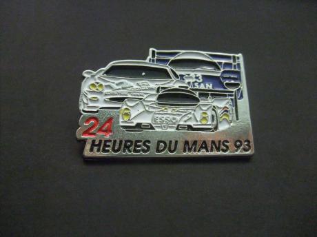 24h van Le Mans 1993 N° 33  Welter Racing Peugeot Nr 12 is een Porsche Wagen op de voor grond is een Renault